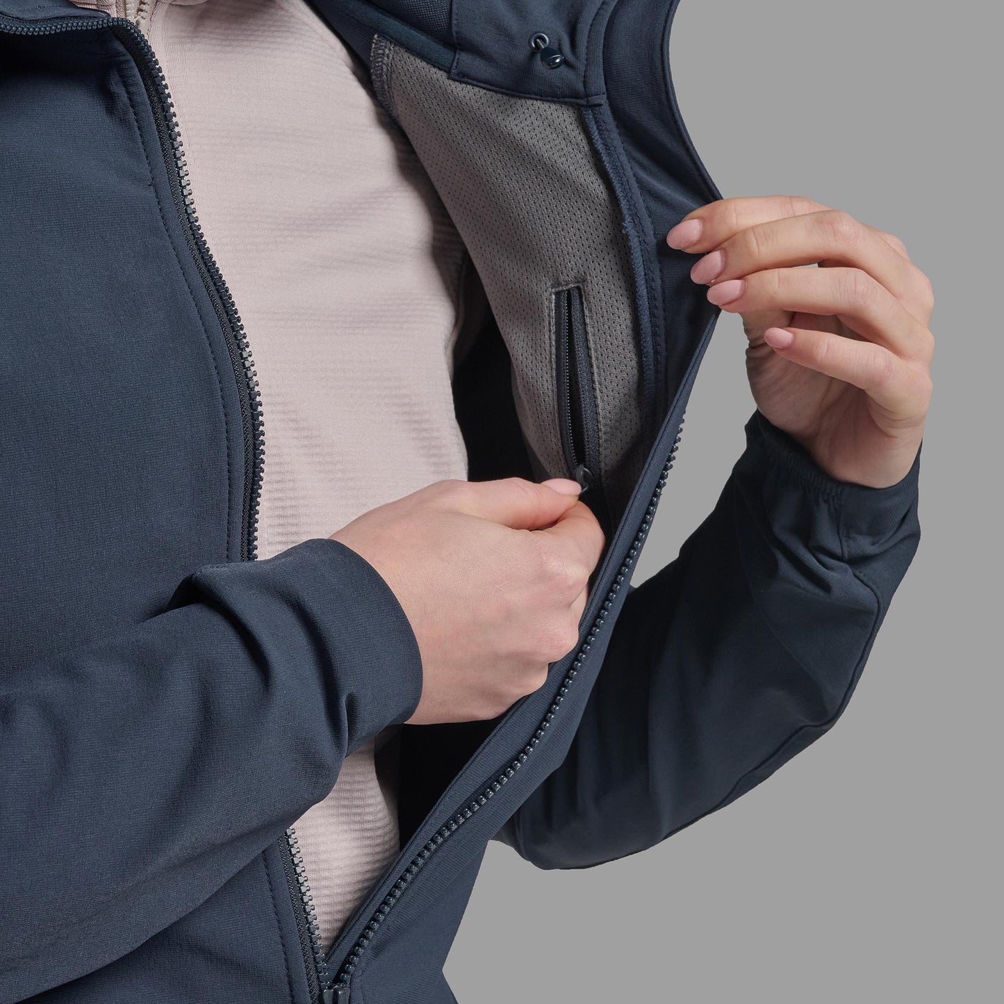 Women's Tenacity Hooded Softshell Jacket